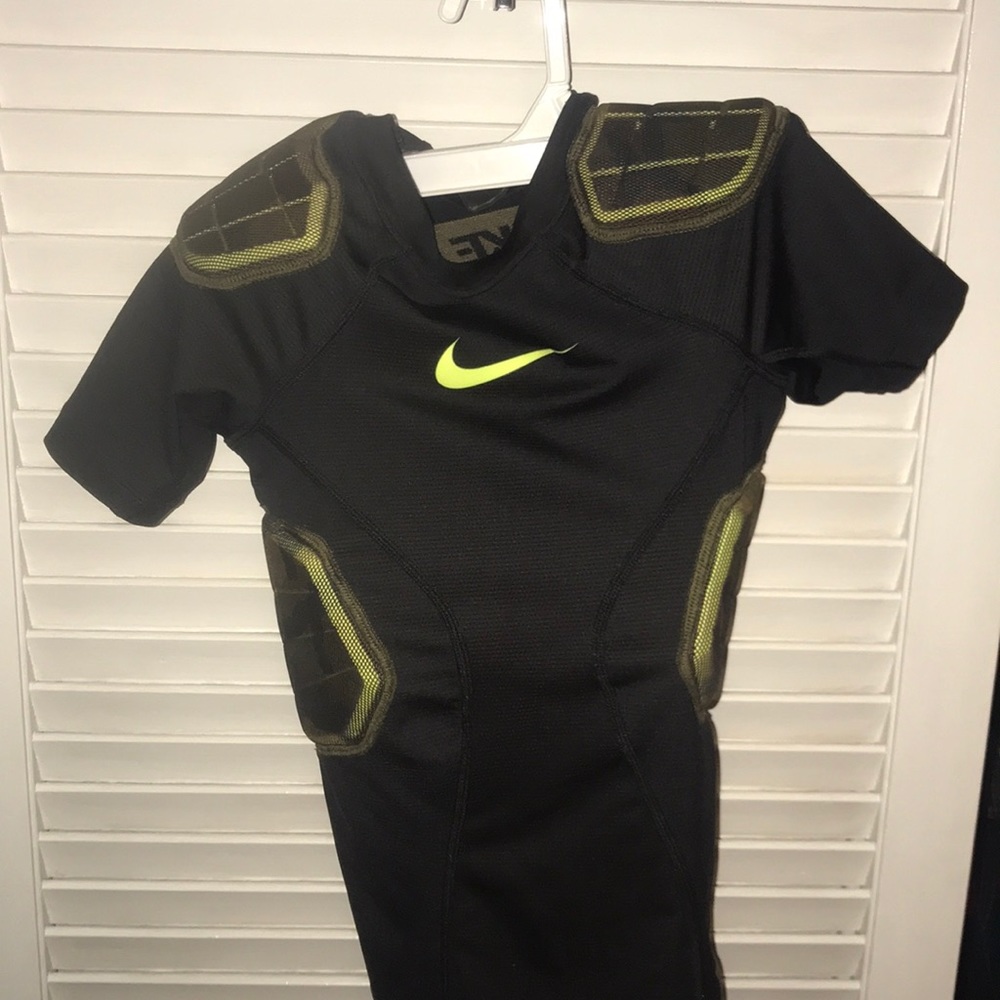 Nike pro combat football coverage